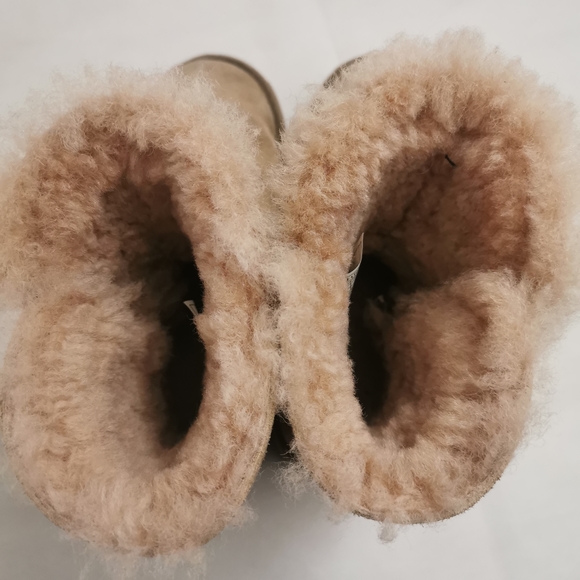 UGG Bailey Fashion Buckle Boots - Picture 9 of 13